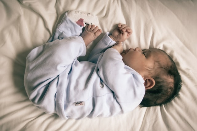 US Pediatricians Advise That Babies Should Sleep Flat to Prevent SIDS
